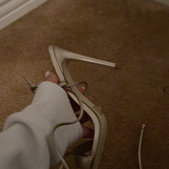 Brand new, never worn Steve Madden gold heels - Picture 2 of 3